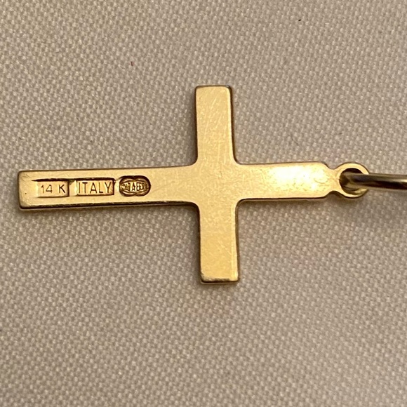 Solid 14 K Yellow Gold Cross Pendant 1" Long Italy Religious Icon 1.11 Grams - Picture 4 of 8